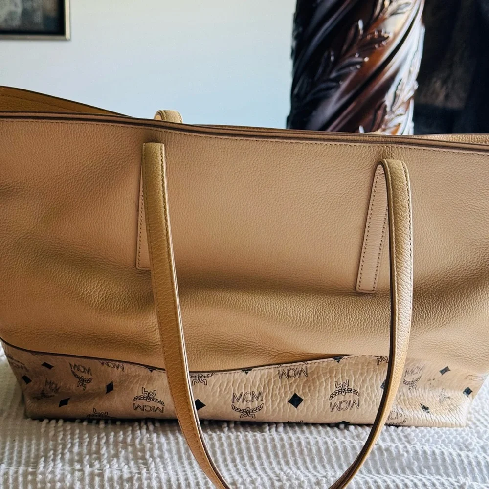 MCM Women's Gold and Cream Tote Bag - Picture 3 of 7